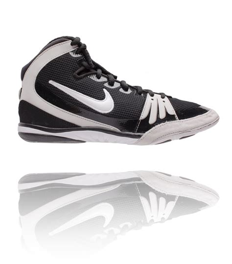 nike freek black and white.